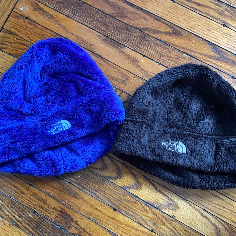 2 The North Face hats